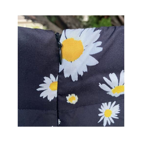 Belle Pogue Navy Blue & Daisy Skirt Size Medium Like New - Picture 4 of 5